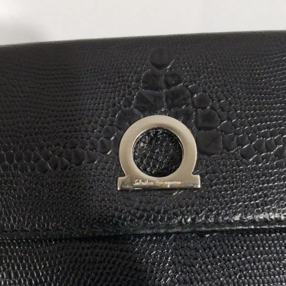 Authentic Salvatore Ferragamo Black Leather Bi-Fold Wallet – Luxury 4.75x4-inch